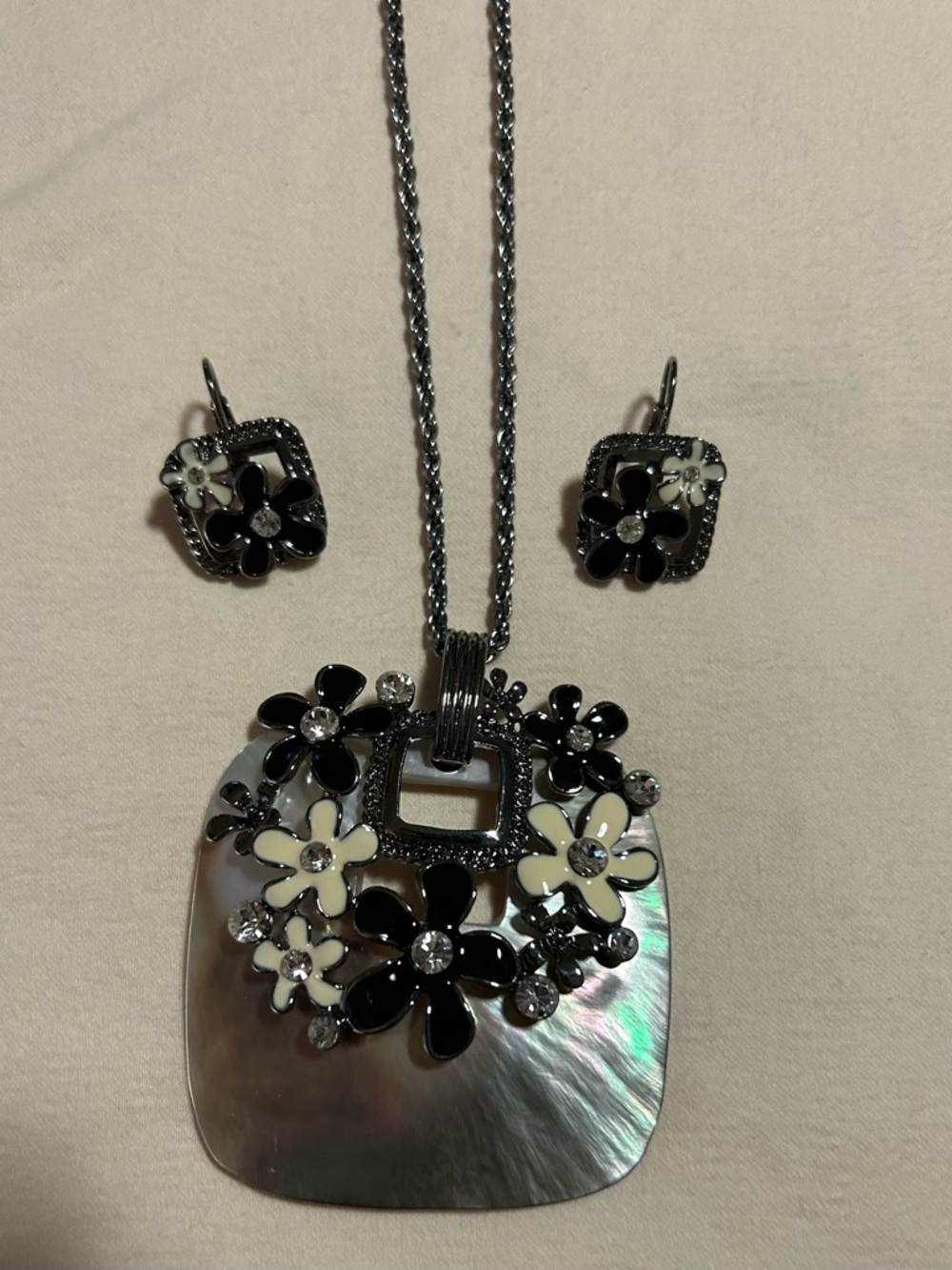 Black and Cream Floral Pendant Necklace & Earring Set